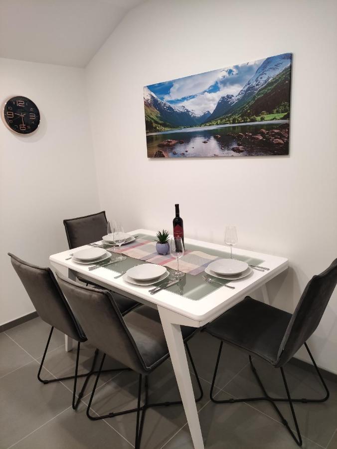 Ferienwohnung Mira 2 Zagvozd Exterior foto